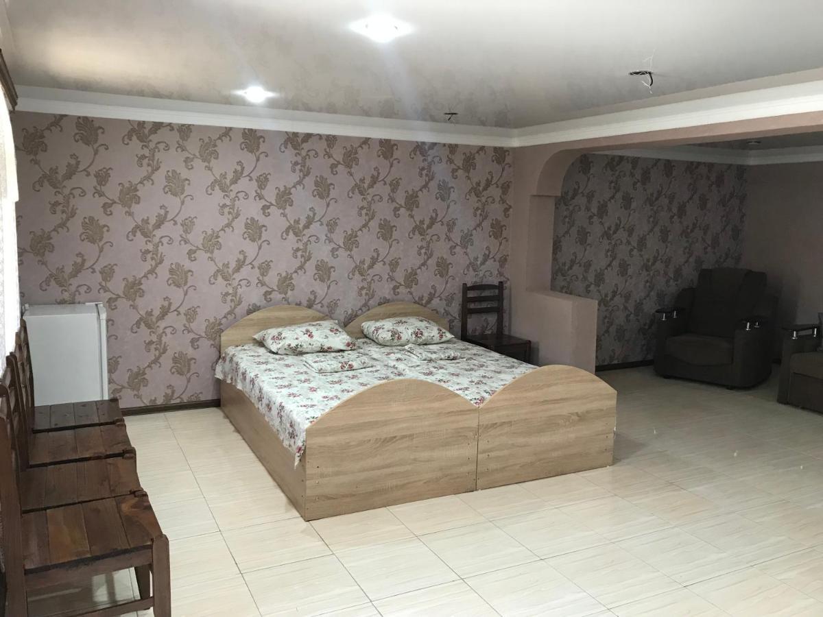 Tqvarcheli Гостевой Дом "Амза" Bed & Breakfast エクステリア 写真
